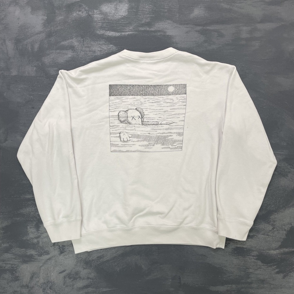Graphic Crewneck Sweatshirt Men Large White Modern Uniqlo UT Kaws
